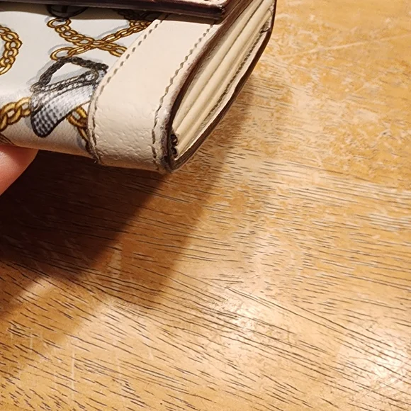 Gucci Cream Chain & Charm Foldover Wallet - Picture 10 of 16